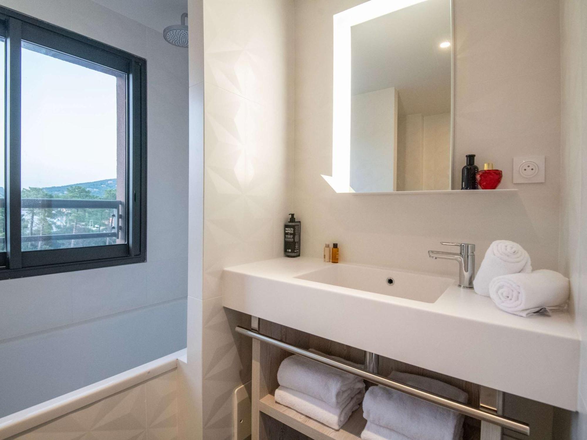 Отель Ibis Styles Porto Vecchio Экстерьер фото