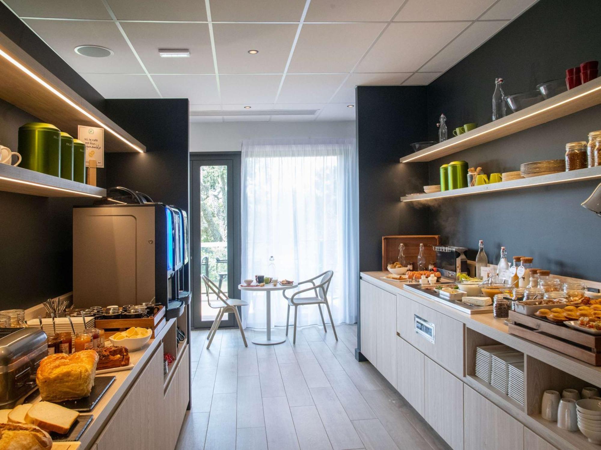 Отель Ibis Styles Porto Vecchio Экстерьер фото